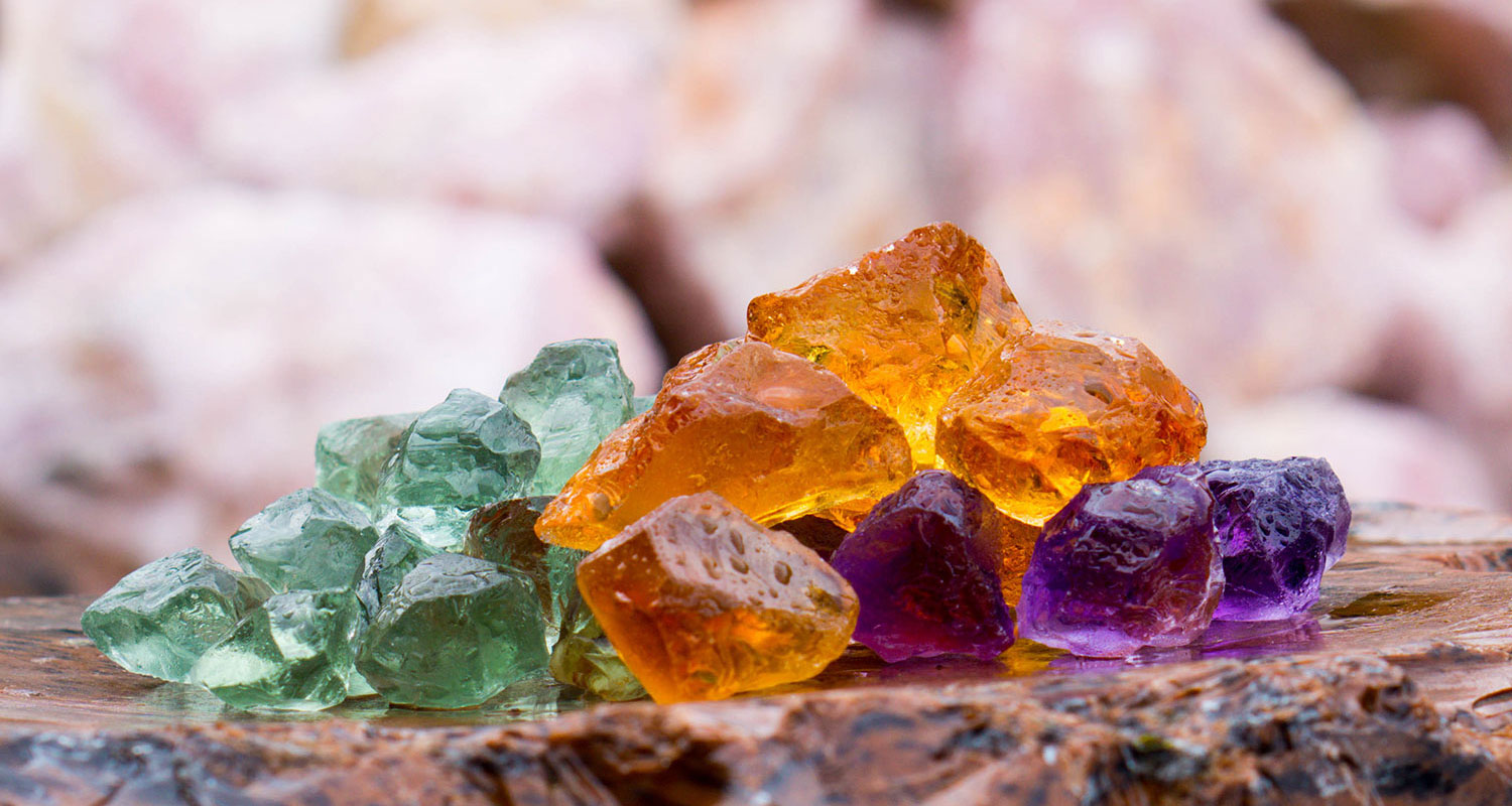 Edelsteine kaufen mit Gefühl – Schmuck und Kristalle für besondere Momente