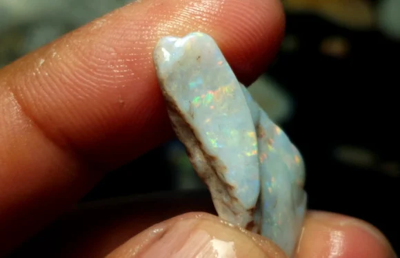 Das Wiederaufleben von Opal-Edelsteinen im modernen Schmuck: Ein zeitloser Klassiker