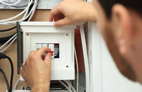 Wie sich die Prüfung ortsfester elektrischer Anlagen auf die Stromkosten auswirkt