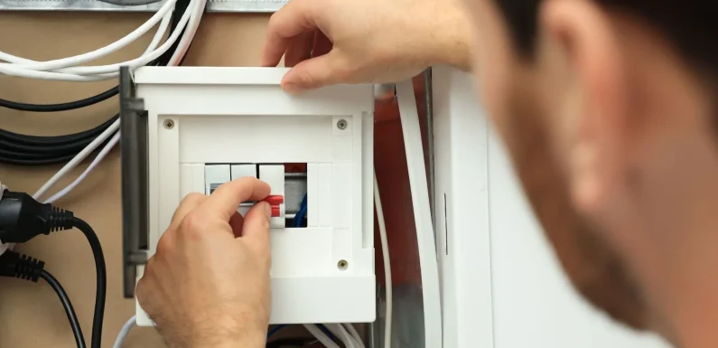 Wie sich die Prüfung ortsfester elektrischer Anlagen auf die Stromkosten auswirkt